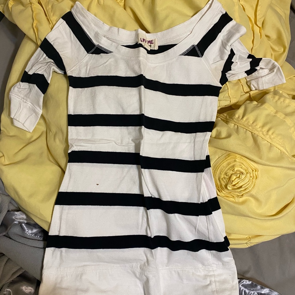 white black striped three quarter sleeve t shirt